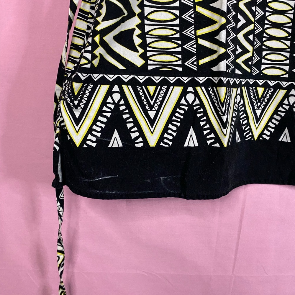 🖤 Patterned Scrub Top 🖤 - Picture 3 of 4
